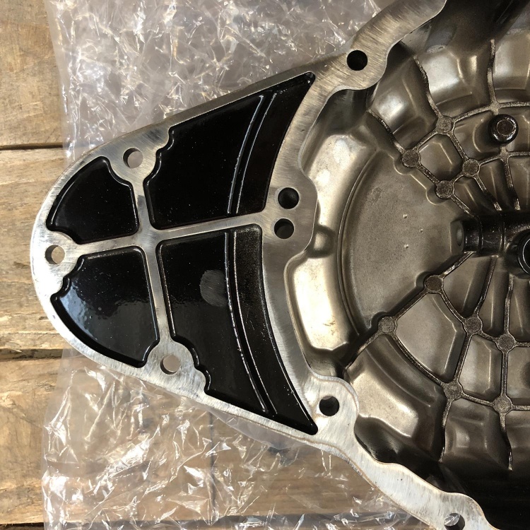 Indian Scout clutch cover - coated gloss black